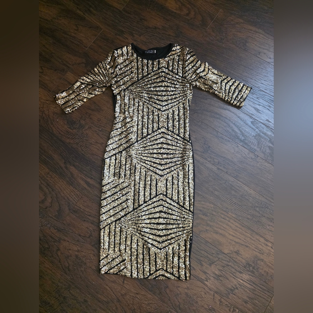 Elegant Gold and Black Sequin Dress - Picture 2 of 3